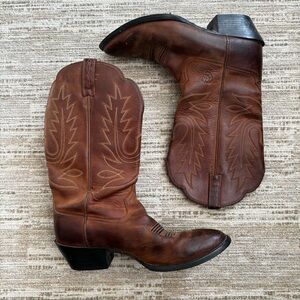ARIAT PRE-OWNED WOMENS DISTRESSED BROWN HERITAGE WESTERN R TOE LEATHER BOOTS 10B